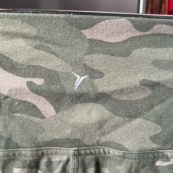 Old Navy Active Leggings - Picture 3 of 4